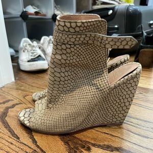 Joie snake leather wedges- Sz 7